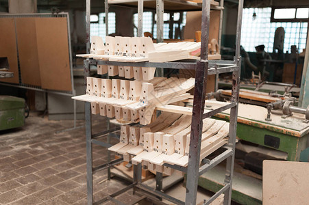 用于生产弯曲木制品的工厂图片素材库-相似素材高清照片502671320